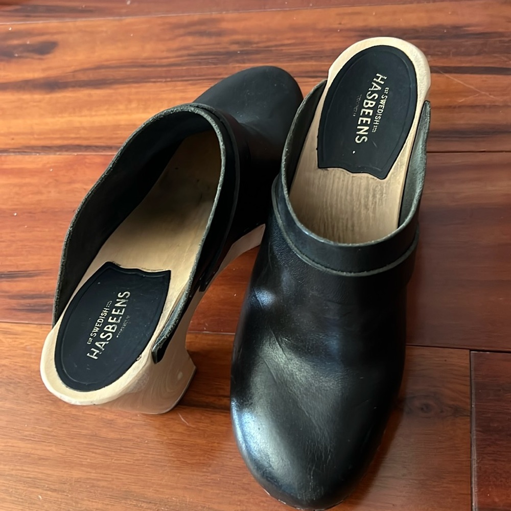 Hasbeens black clogs